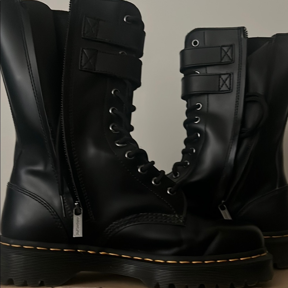Dr. Martens Black Combat Boots with Air-Cushioned Sole - Picture 4 of 8